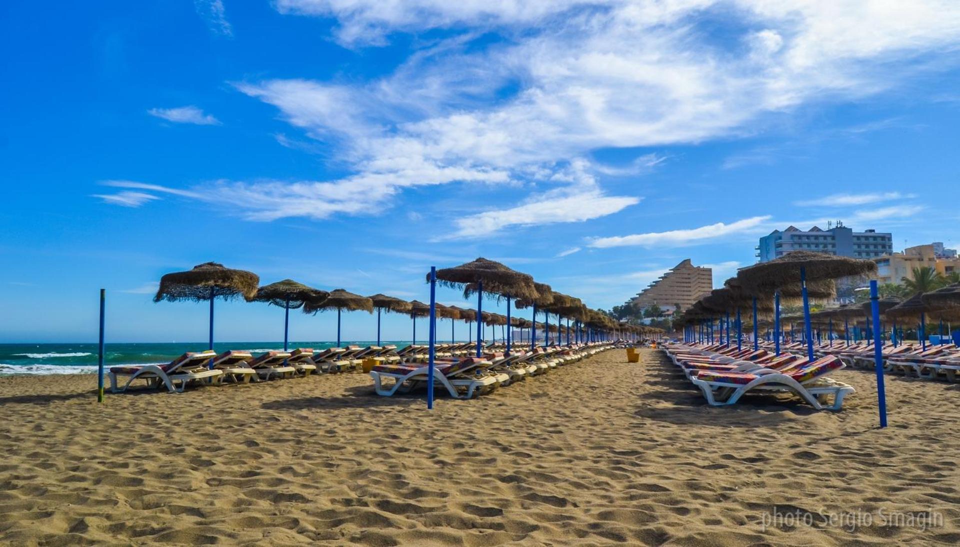 Apartamentos Los Cisnes - 2º Linea De Playa - Perfecta Ubicacion 贝纳尔马德纳 外观 照片